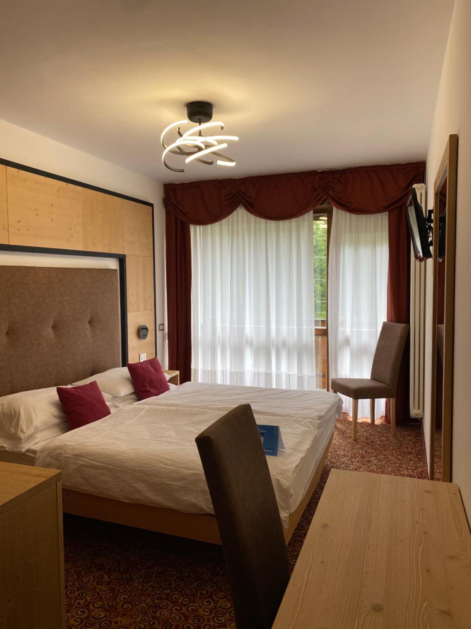 Hotel Europa Сан-Мартіно-ді-Кастроцца Екстер'єр фото