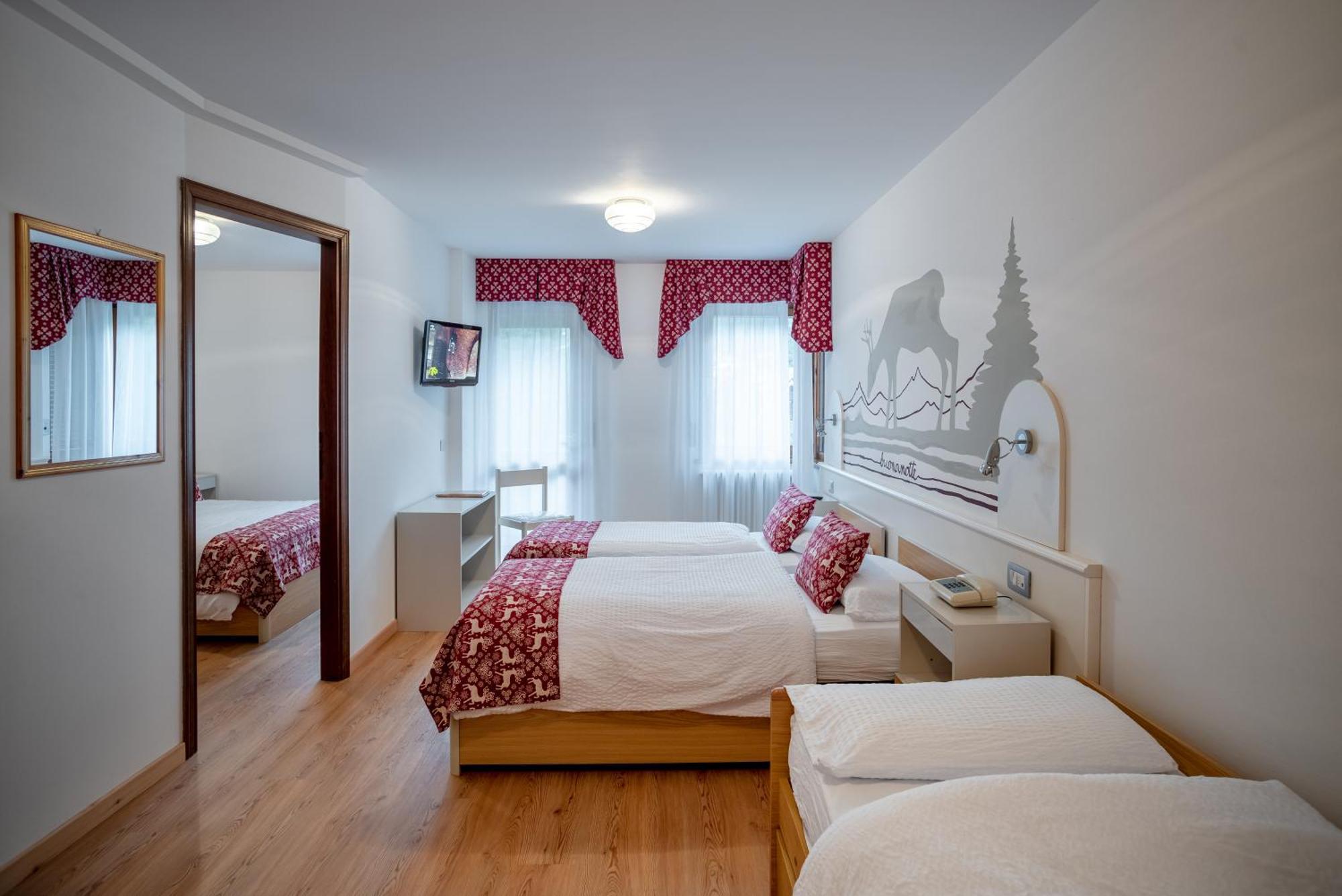 Hotel Europa Сан-Мартіно-ді-Кастроцца Екстер'єр фото