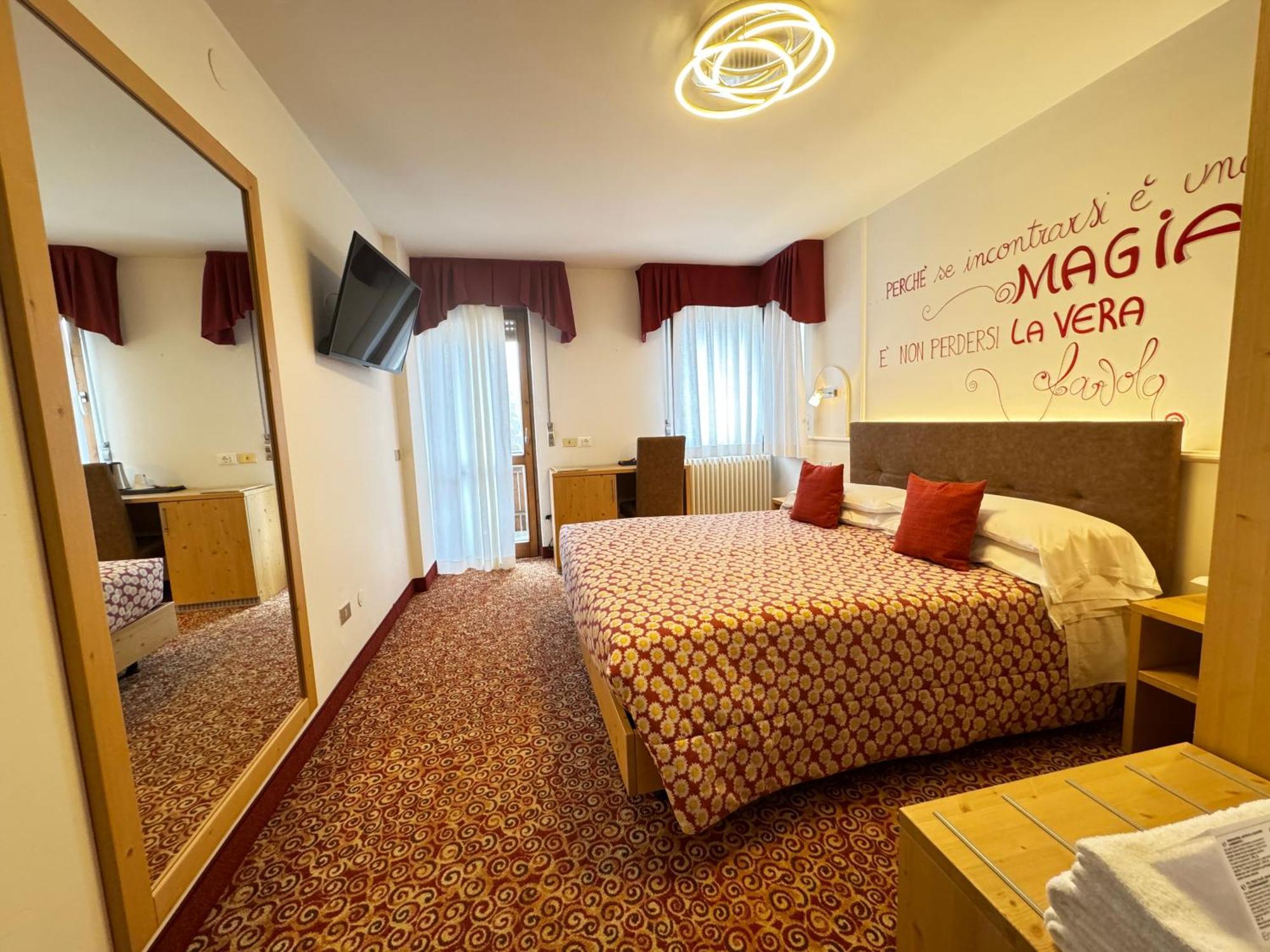Hotel Europa Сан-Мартіно-ді-Кастроцца Екстер'єр фото
